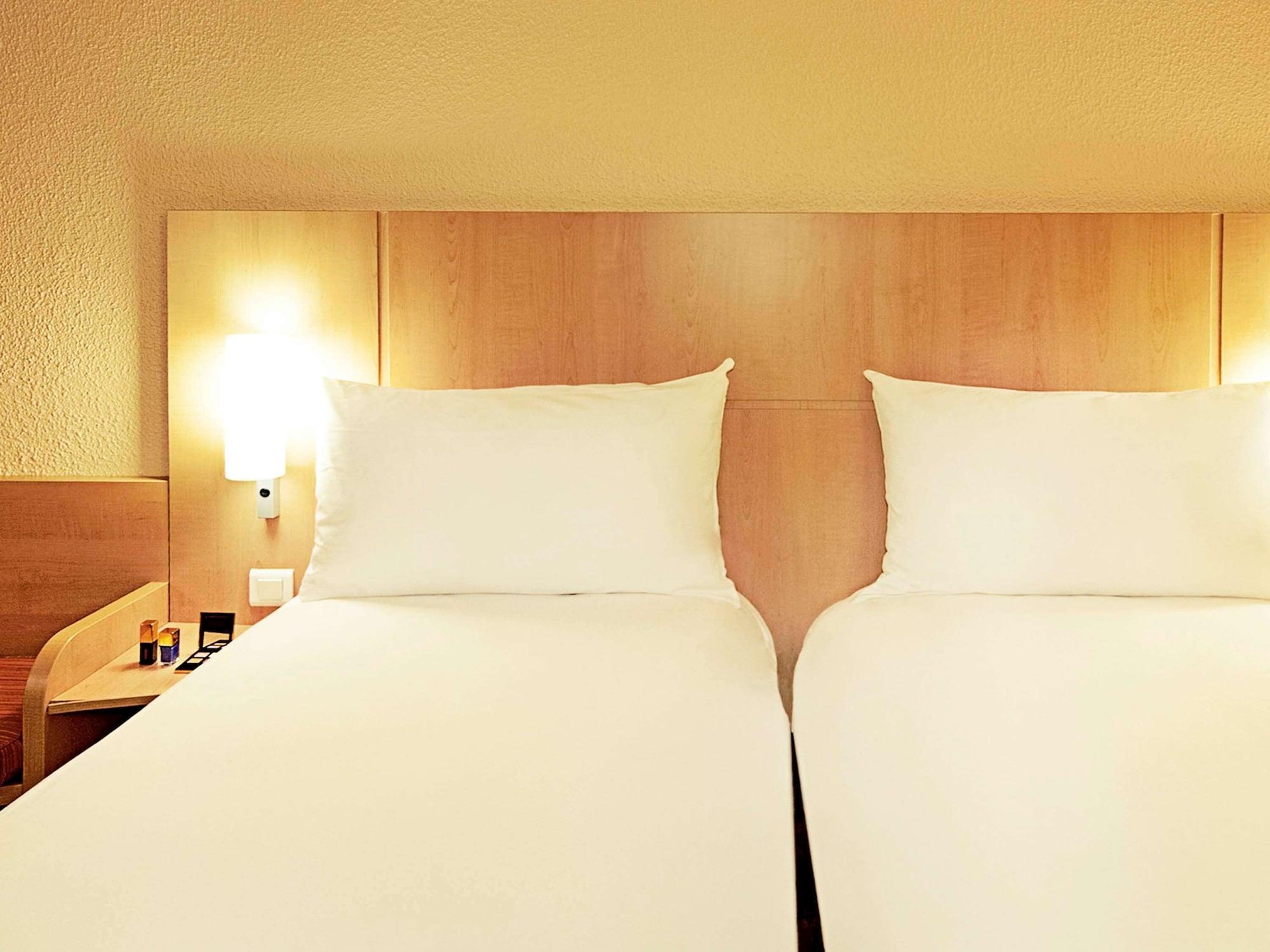 Hotel Ibis Quentin Basilique
