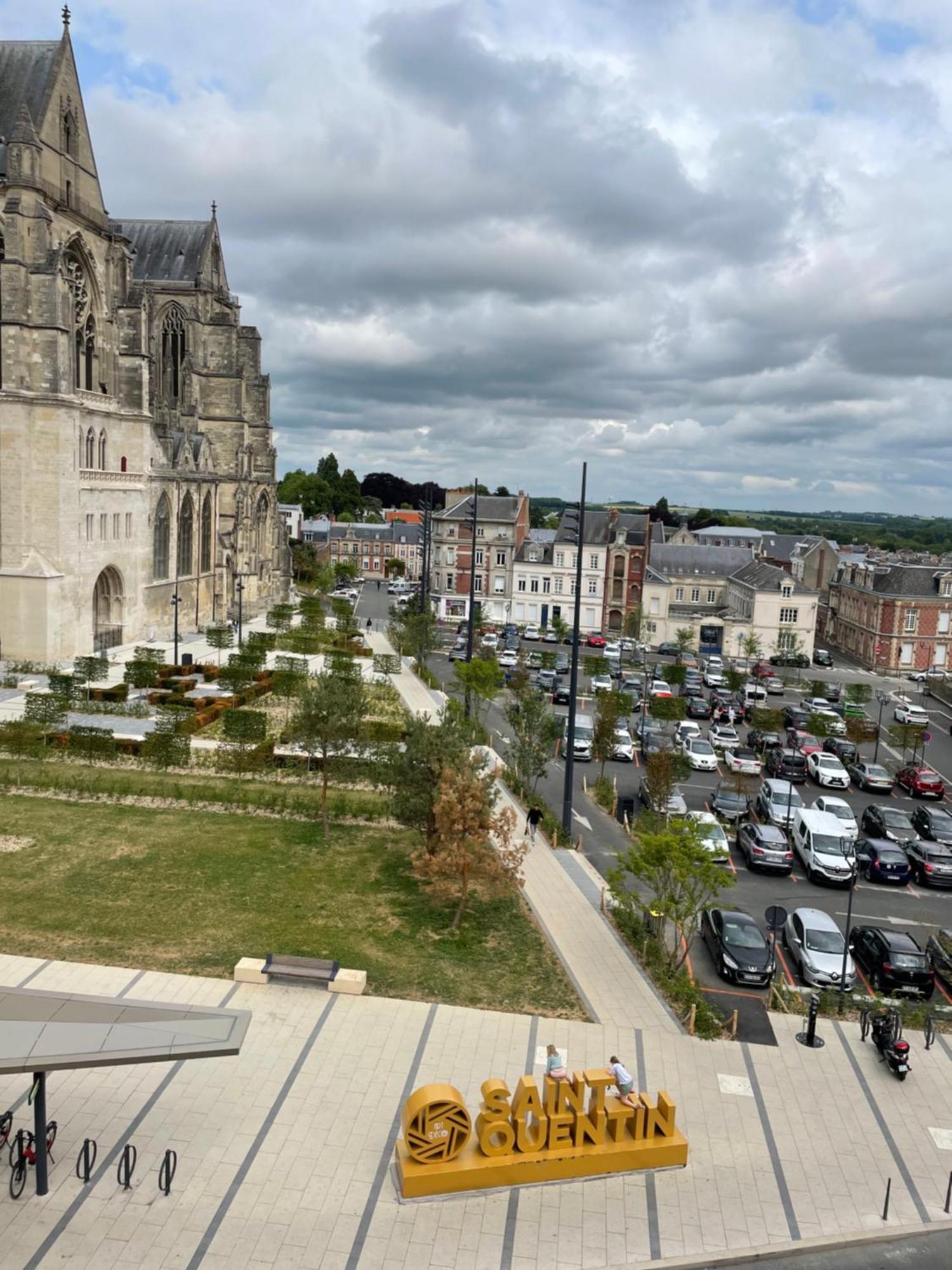 Ibis Quentin Basilique Hotel 3*