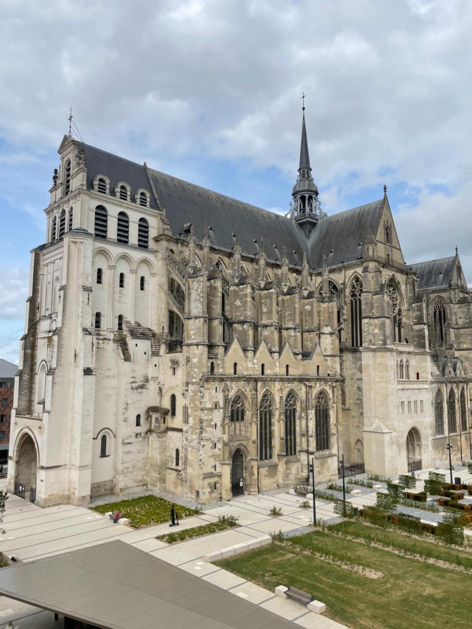 Hotel Ibis Quentin Basilique 3*