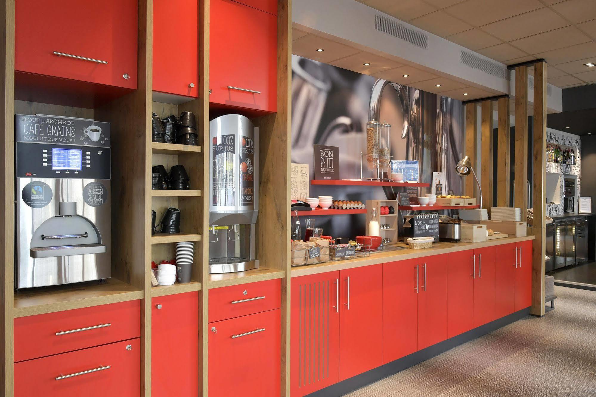Ibis Quentin Basilique Hotel 3*
